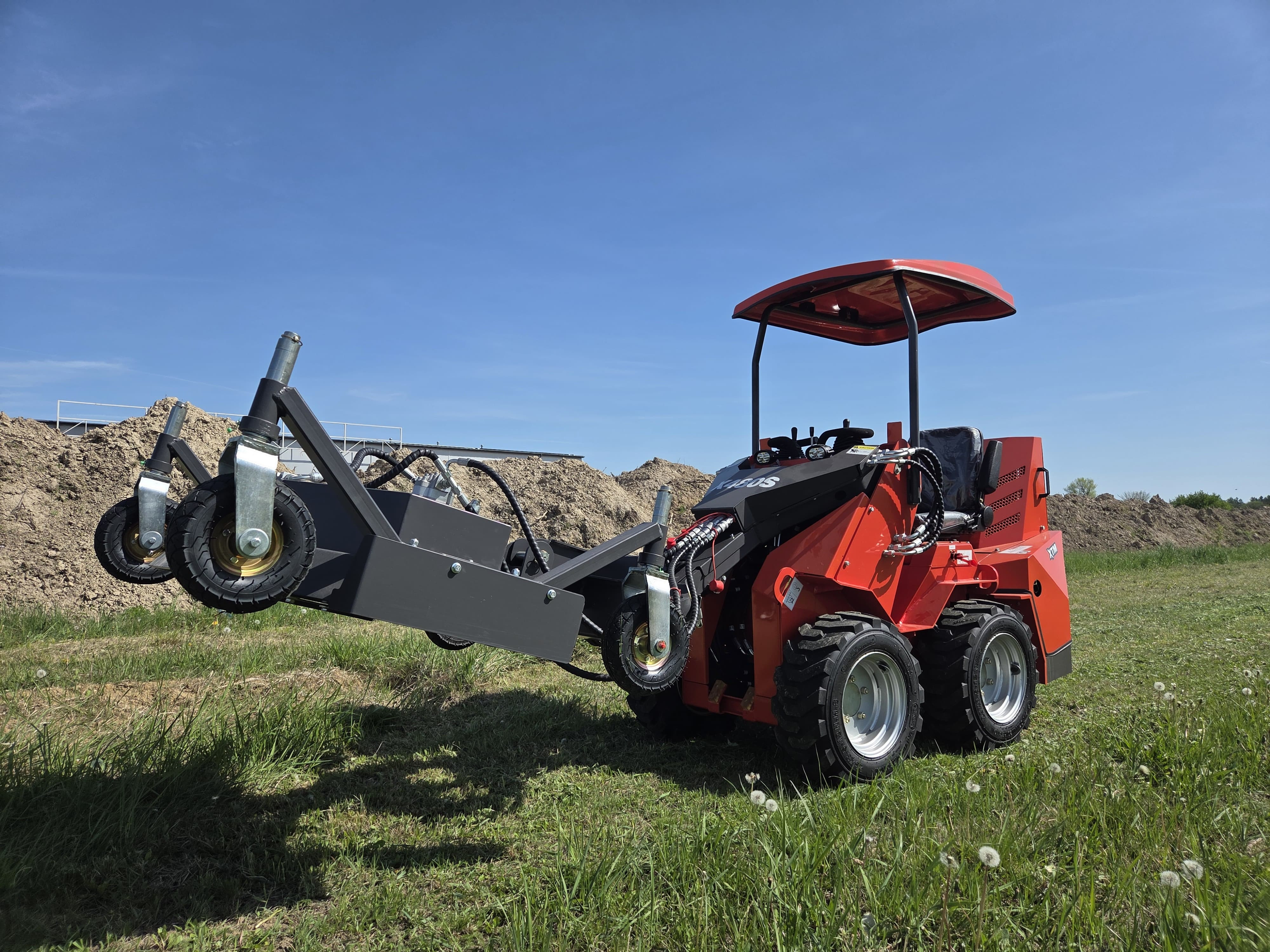 Mini skid steer – wielofunkcyjna ładowarka burtowa: zastosowania i osprzęt